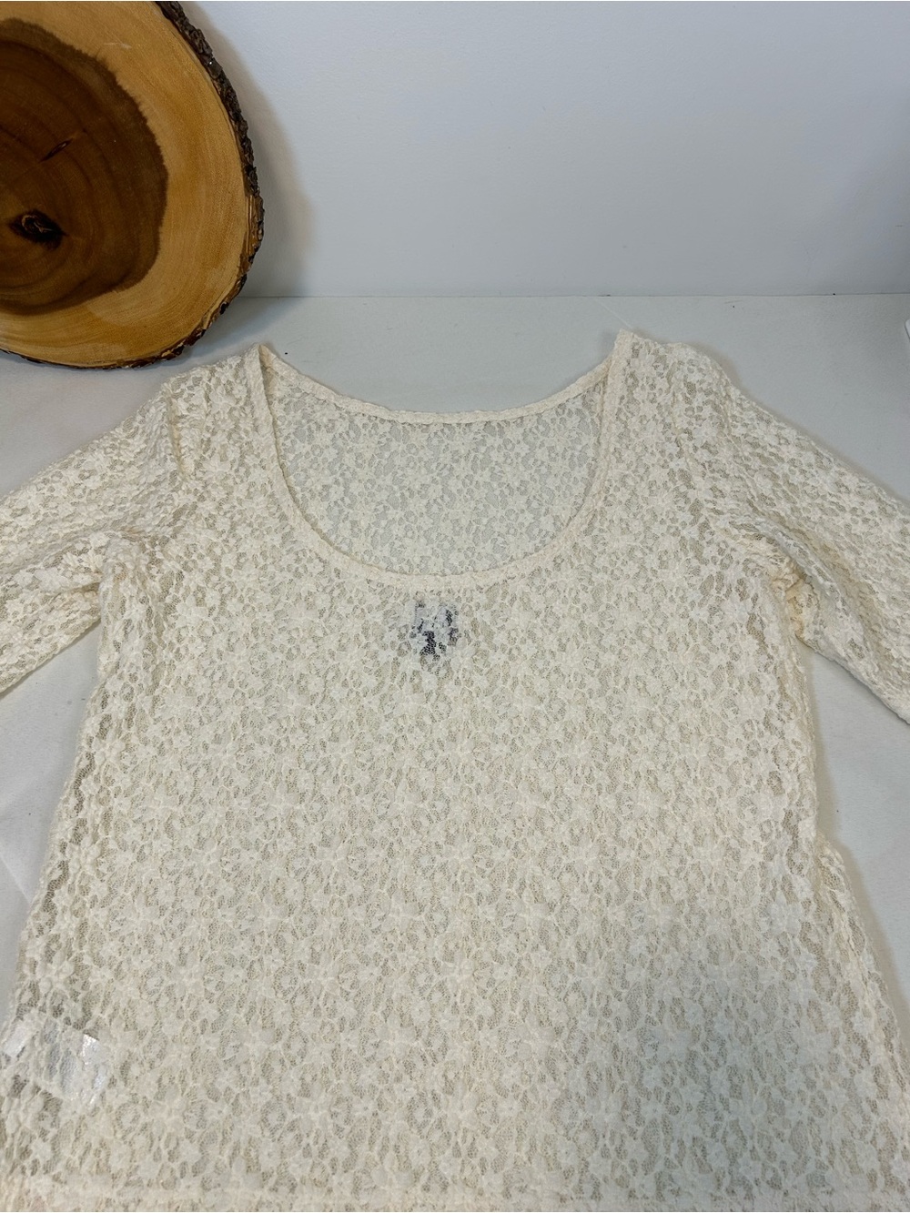 GAP Cream Floral Lace Scoop Neck Short Sleeve Top Low cut Back Women’s Large - Picture 7 of 7